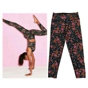 Victoria’s Secret sport tights